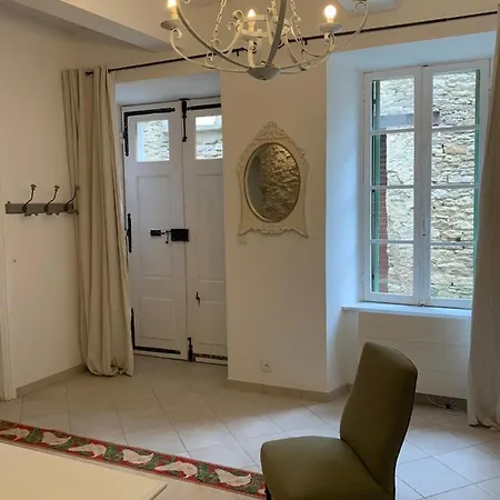 La Maison De Leontine