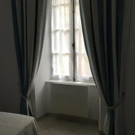 La Maison De Leontine